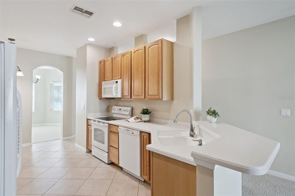 На продажу: $310,000 (3 спален, 2 ванн, 2109 Квадратных фут)