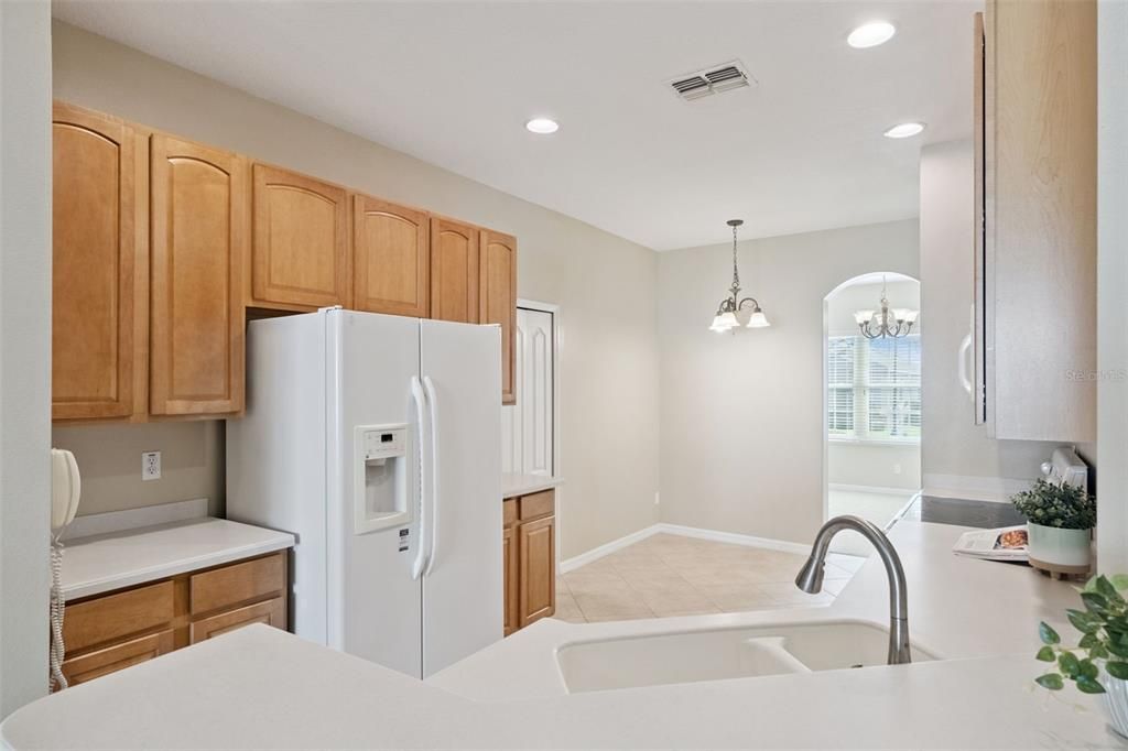 На продажу: $310,000 (3 спален, 2 ванн, 2109 Квадратных фут)