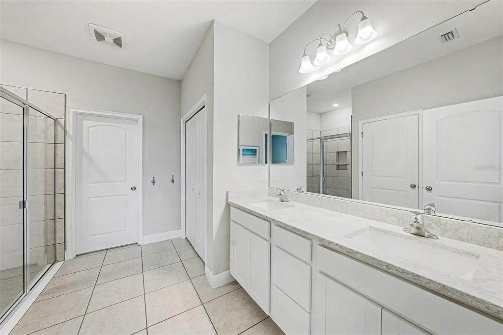 For Sale: $450,000 (4 beds, 3 baths, 2943 Square Feet)