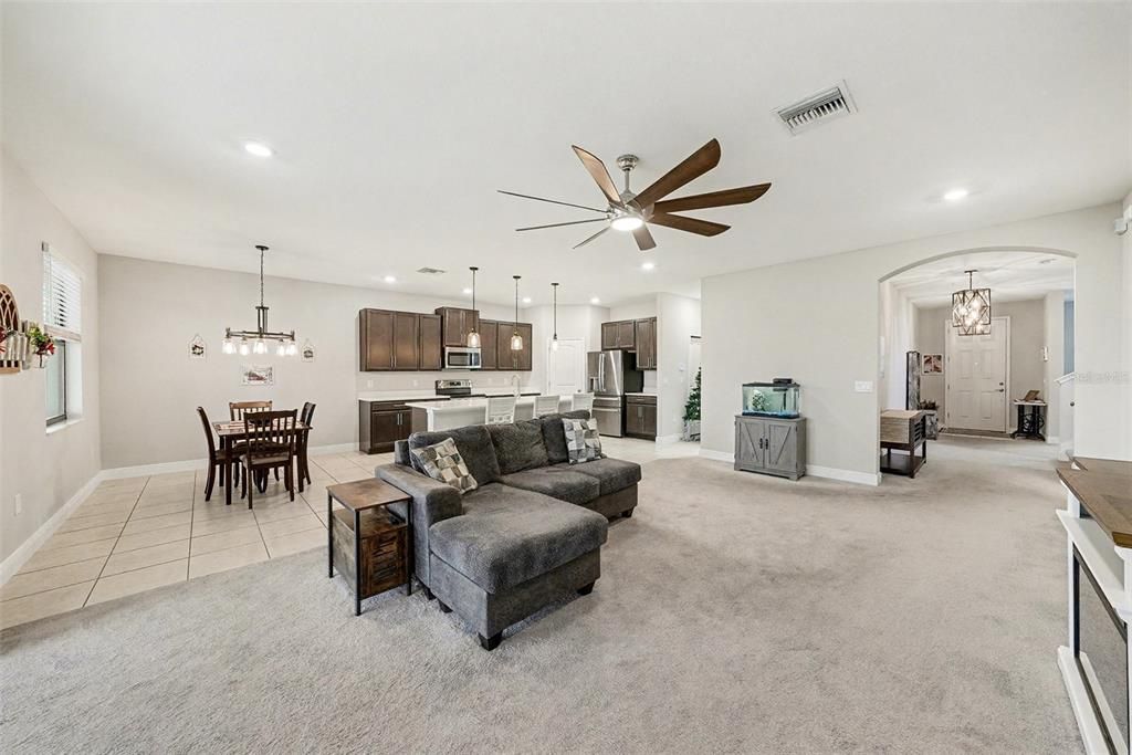 For Sale: $450,000 (4 beds, 3 baths, 2943 Square Feet)