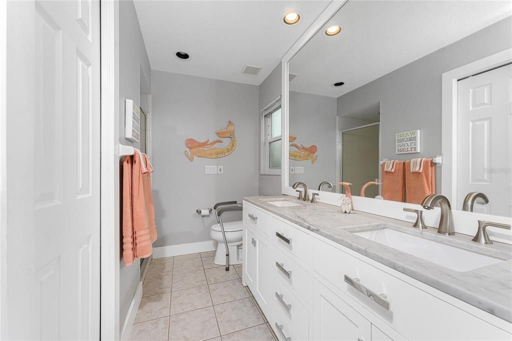 На продажу: $329,000 (2 спален, 2 ванн, 1386 Квадратных фут)