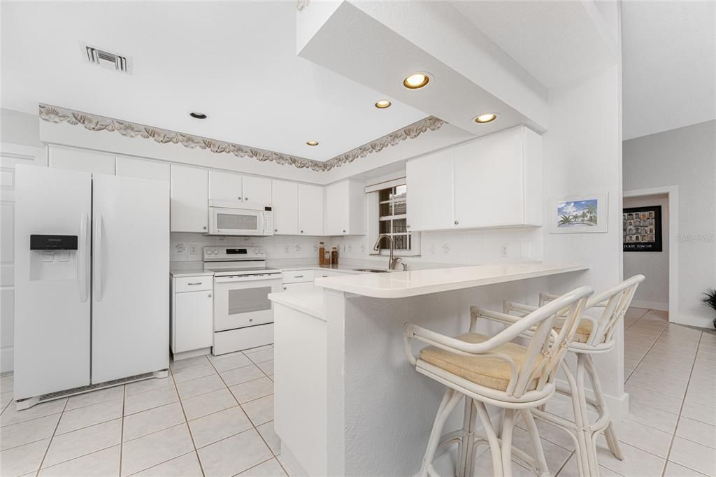 На продажу: $329,000 (2 спален, 2 ванн, 1386 Квадратных фут)