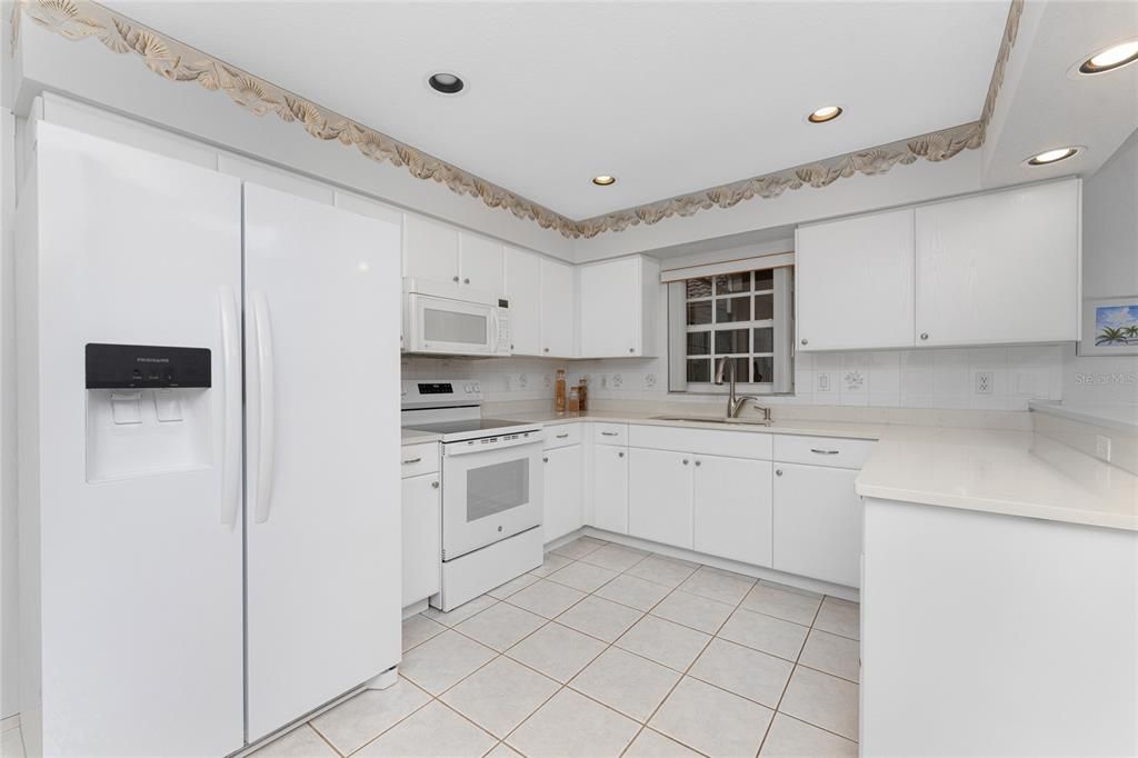 На продажу: $329,000 (2 спален, 2 ванн, 1386 Квадратных фут)