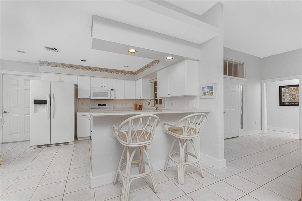 На продажу: $329,000 (2 спален, 2 ванн, 1386 Квадратных фут)