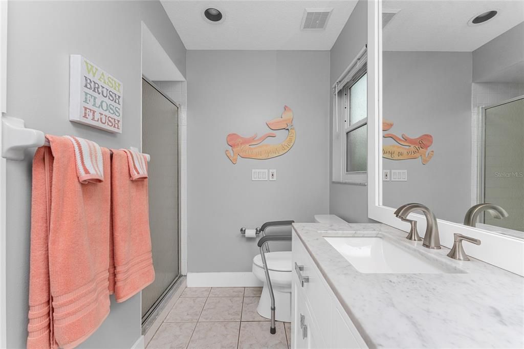 На продажу: $329,000 (2 спален, 2 ванн, 1386 Квадратных фут)