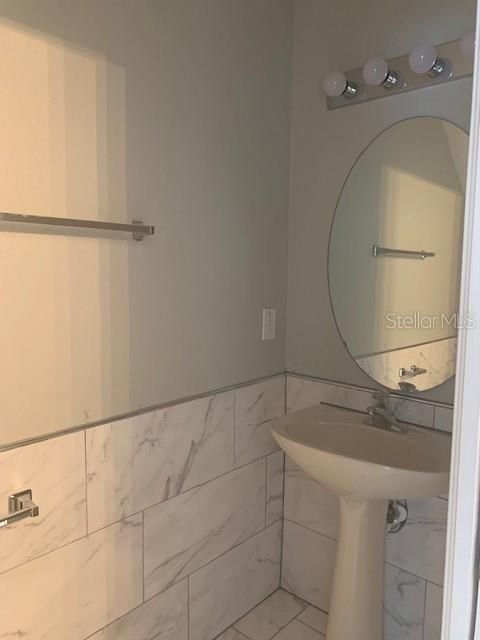 待售: $244,000 (2 贝兹, 2 浴室, 1056 平方英尺)