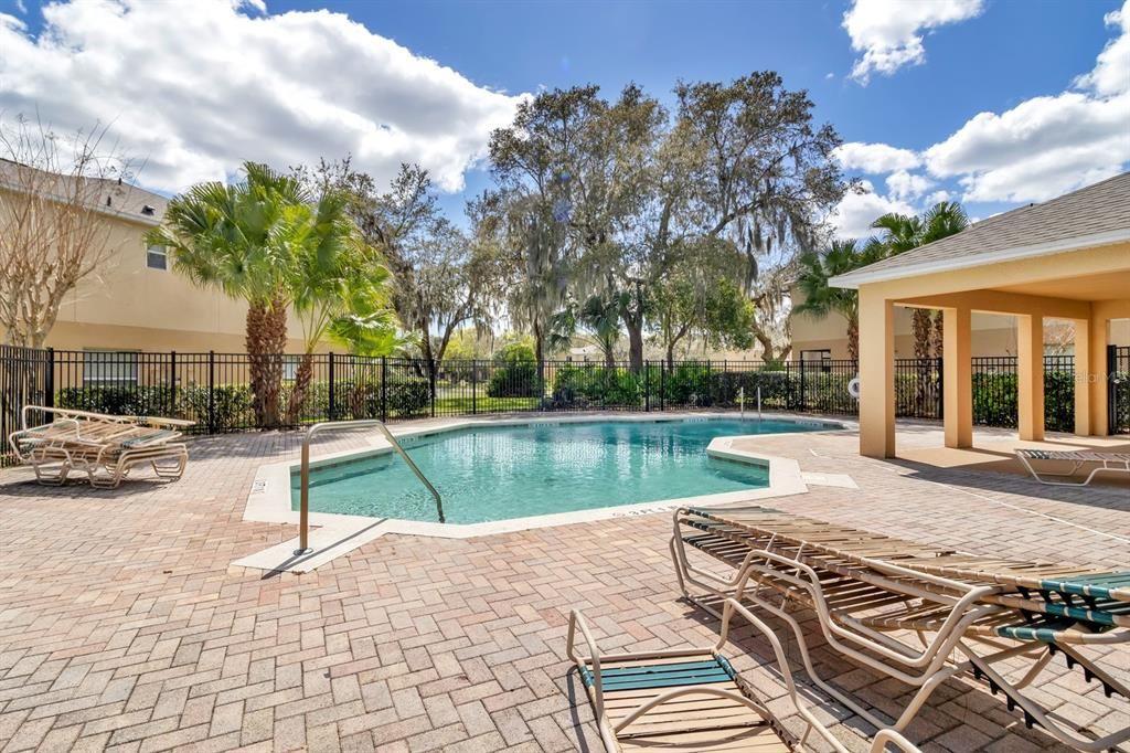 待售: $244,000 (2 贝兹, 2 浴室, 1056 平方英尺)