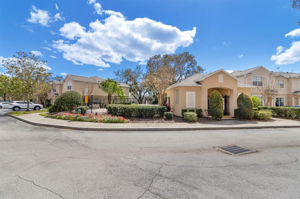 待售: $244,000 (2 贝兹, 2 浴室, 1056 平方英尺)