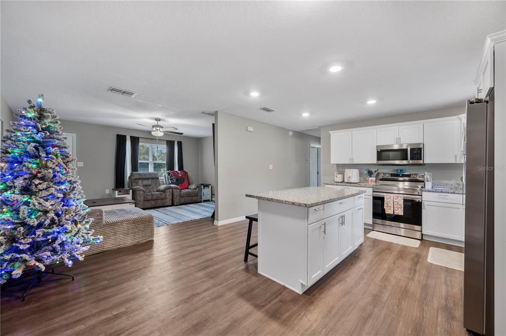 En Venta: $399,900 (4 camas, 2 baños, 1512 Pies cuadrados)