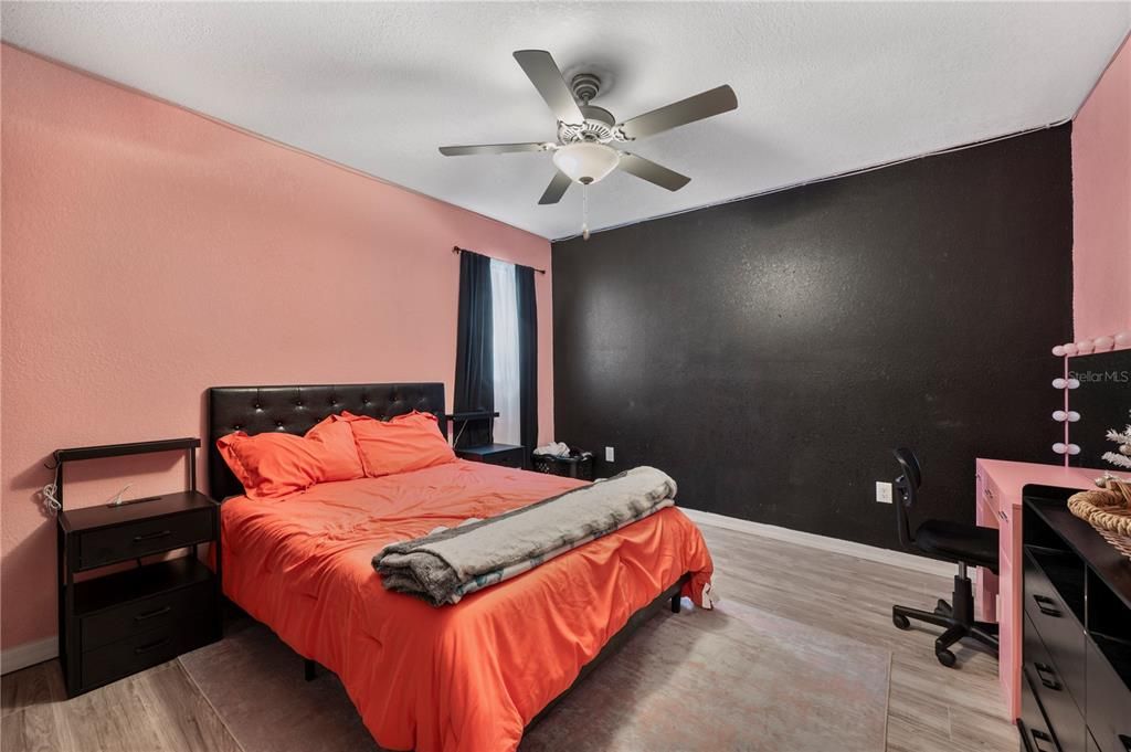 En Venta: $399,900 (4 camas, 2 baños, 1512 Pies cuadrados)