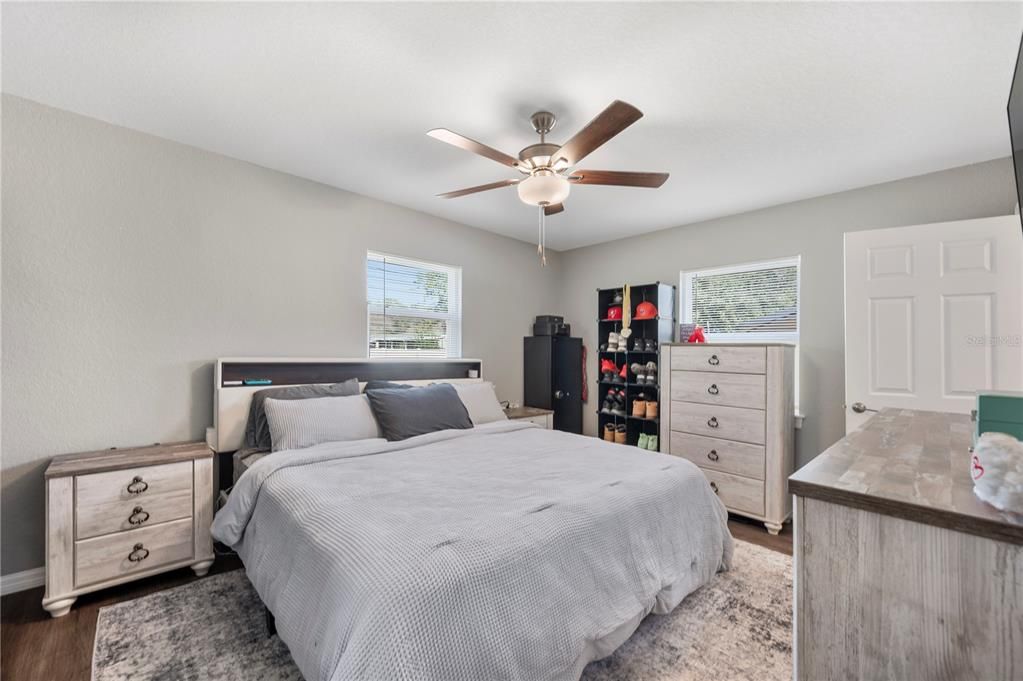 En Venta: $399,900 (4 camas, 2 baños, 1512 Pies cuadrados)