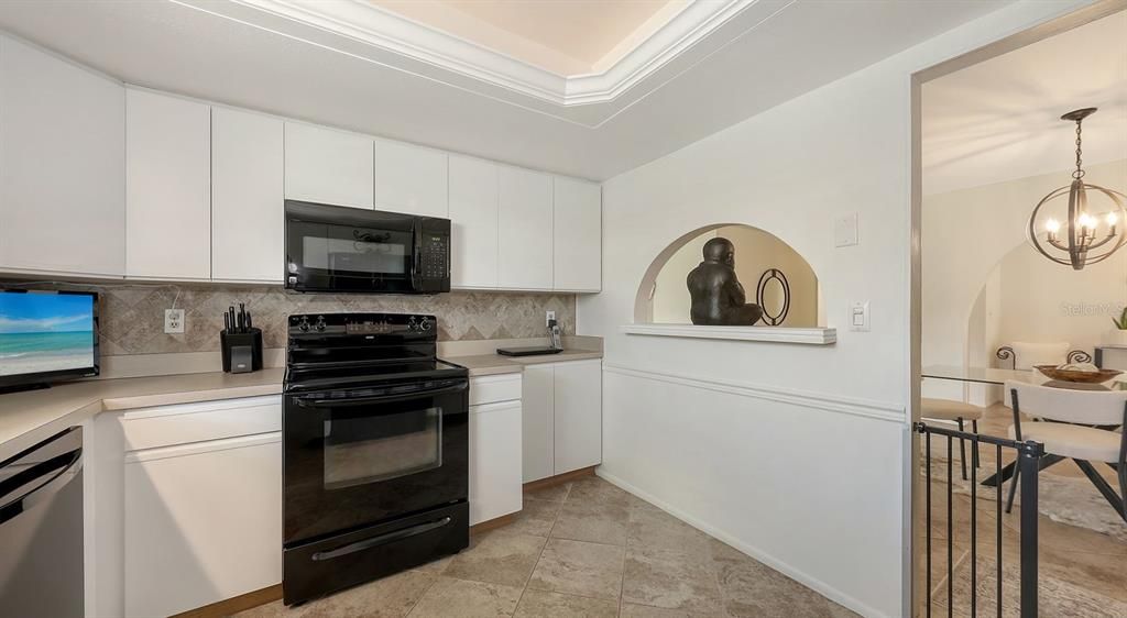 For Rent: $3,900 (3 beds, 2 baths, 1928 Square Feet)