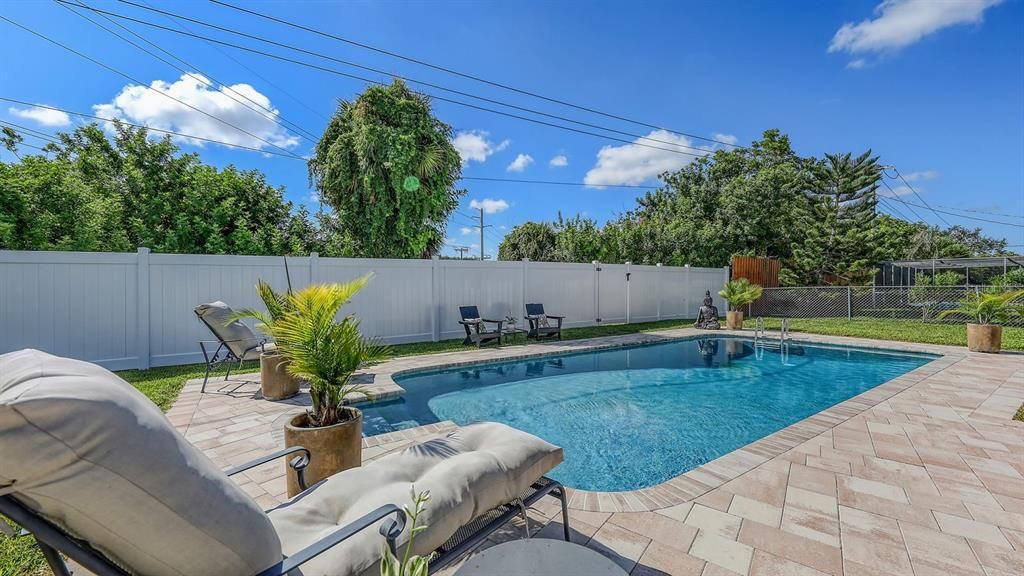 For Rent: $3,900 (3 beds, 2 baths, 1928 Square Feet)