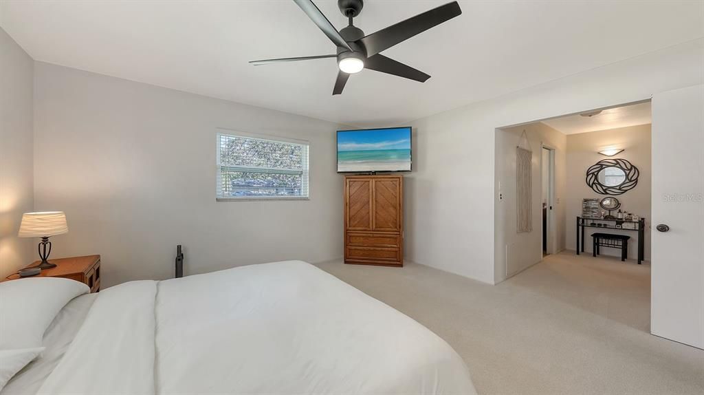 For Rent: $3,900 (3 beds, 2 baths, 1928 Square Feet)