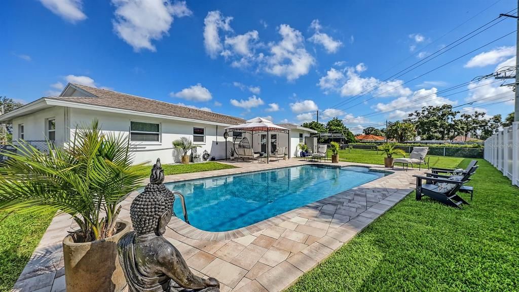 For Rent: $3,900 (3 beds, 2 baths, 1928 Square Feet)