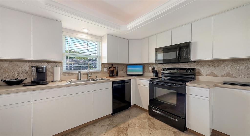 For Rent: $3,900 (3 beds, 2 baths, 1928 Square Feet)