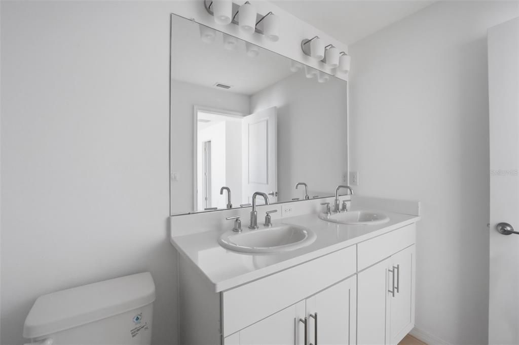 En Venta: $289,000 (3 camas, 2 baños, 1373 Pies cuadrados)