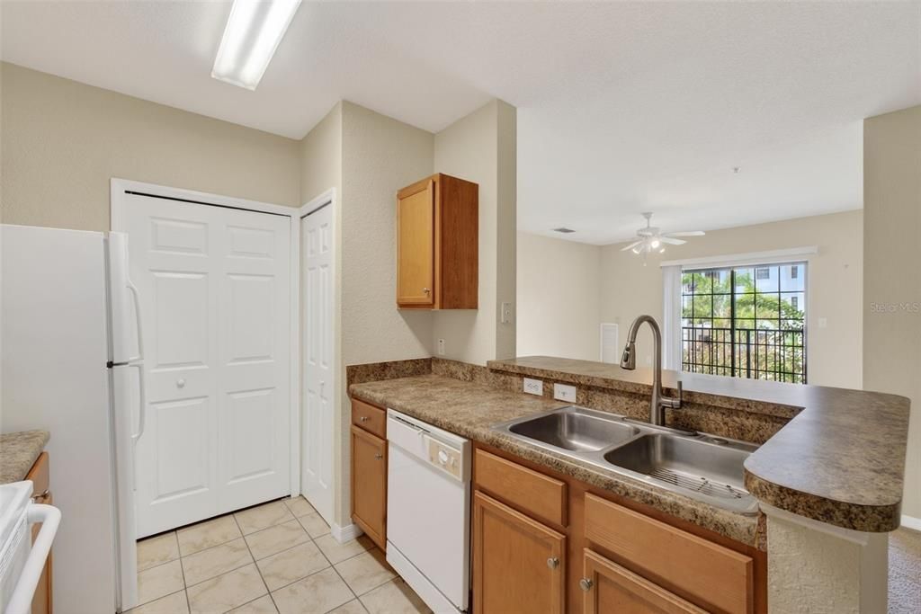 For Rent: $1,650 (2 beds, 2 baths, 1107 Square Feet)