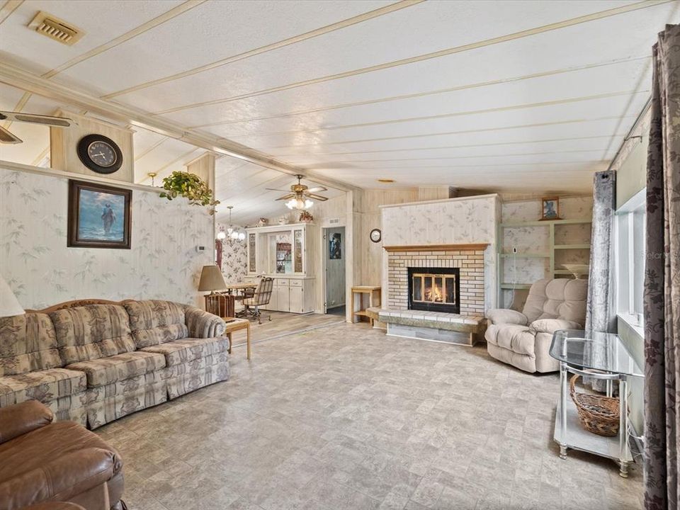 For Sale: $190,000 (3 beds, 2 baths, 1252 Square Feet)