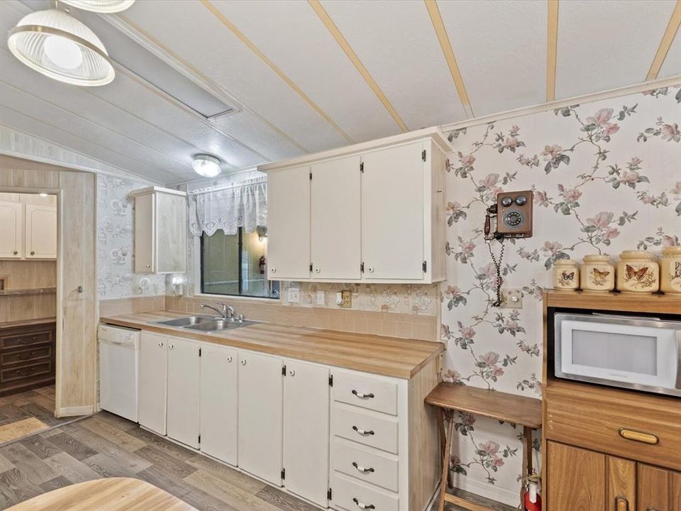 For Sale: $190,000 (3 beds, 2 baths, 1252 Square Feet)