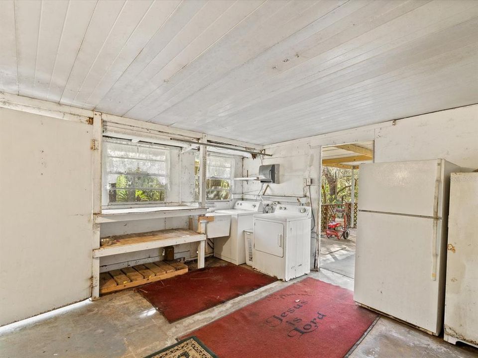 For Sale: $190,000 (3 beds, 2 baths, 1252 Square Feet)