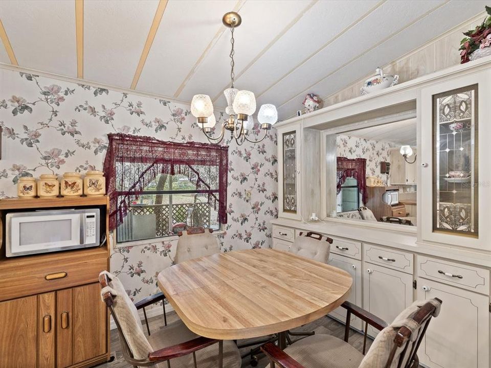 For Sale: $190,000 (3 beds, 2 baths, 1252 Square Feet)