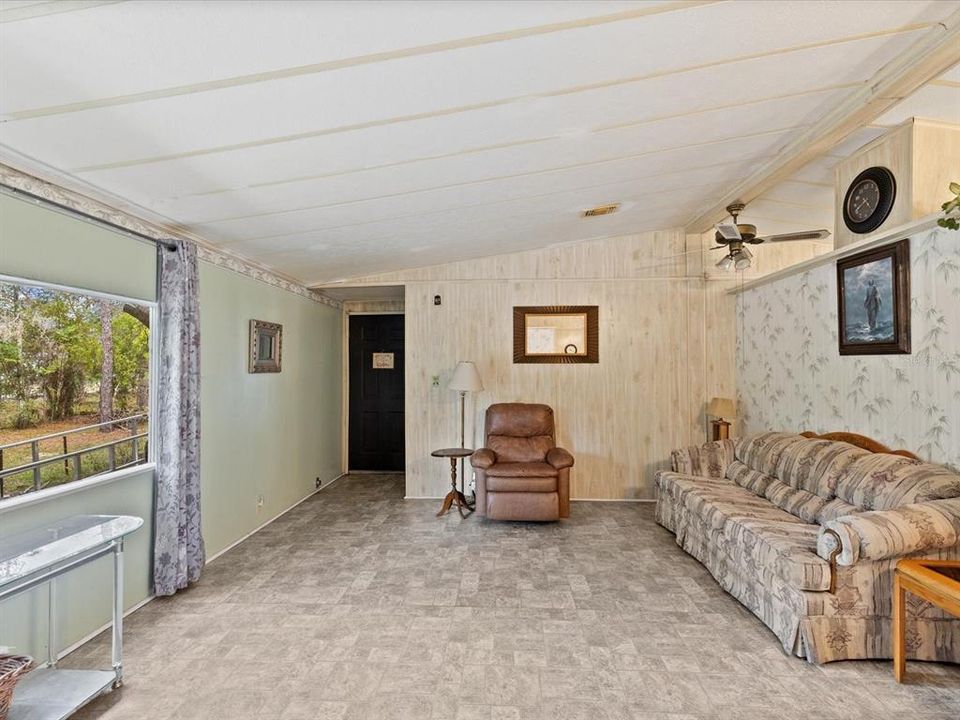 For Sale: $190,000 (3 beds, 2 baths, 1252 Square Feet)