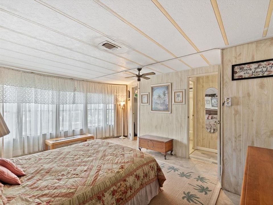 For Sale: $190,000 (3 beds, 2 baths, 1252 Square Feet)