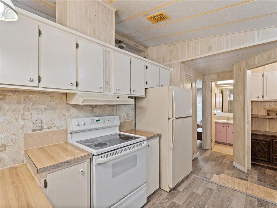 For Sale: $190,000 (3 beds, 2 baths, 1252 Square Feet)