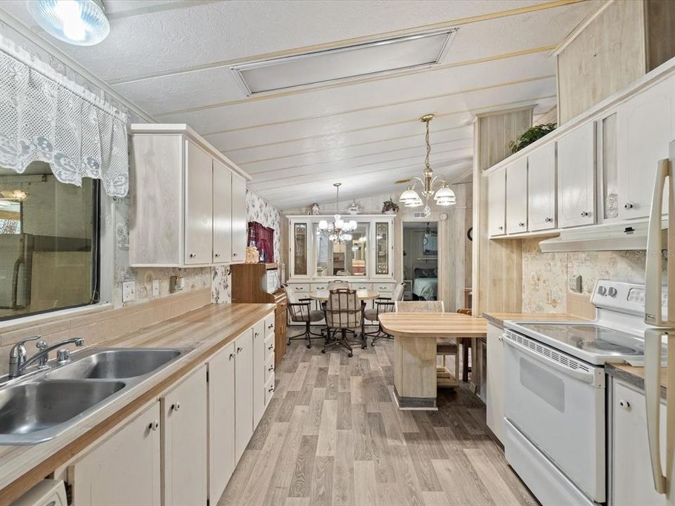 For Sale: $190,000 (3 beds, 2 baths, 1252 Square Feet)