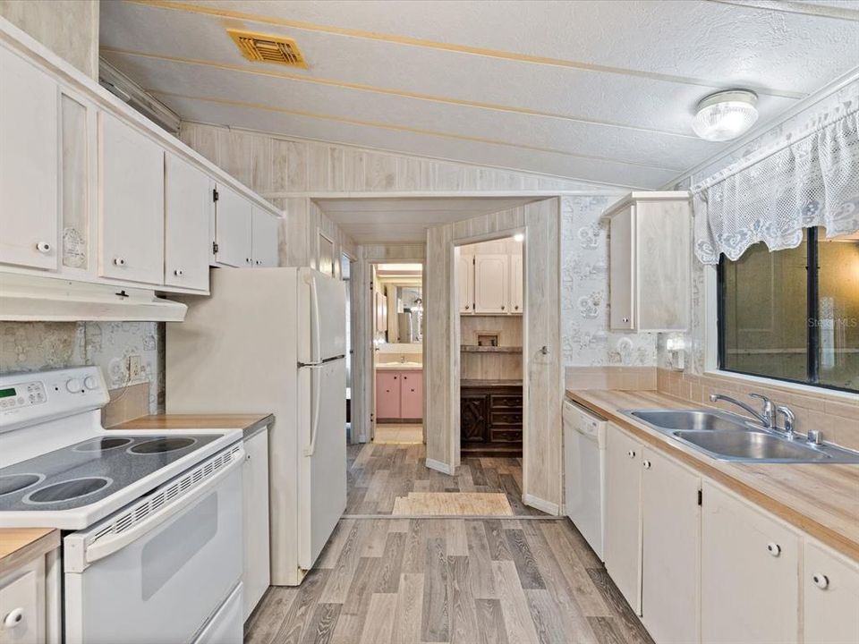 For Sale: $190,000 (3 beds, 2 baths, 1252 Square Feet)