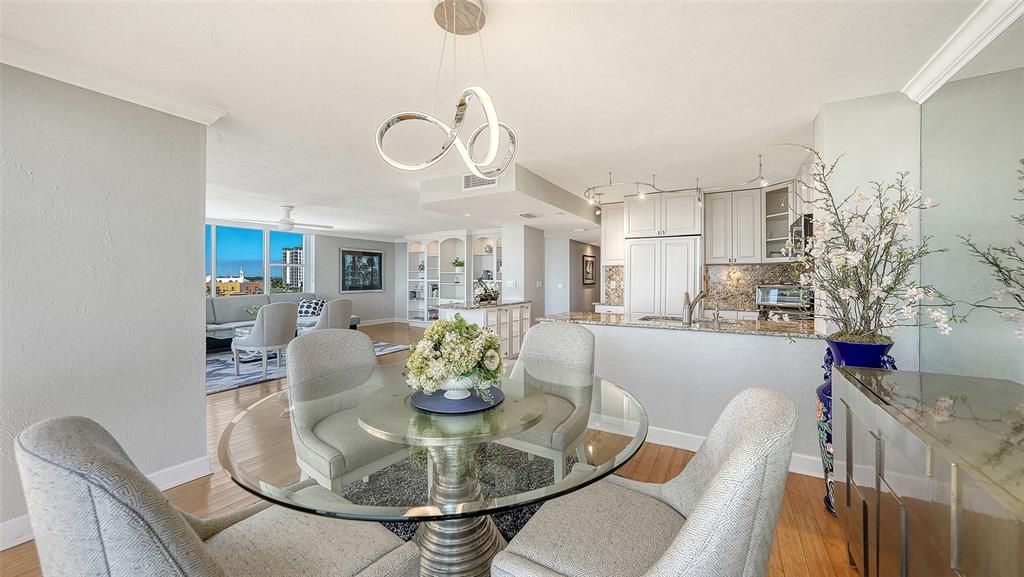 待售: $995,000 (2 贝兹, 2 浴室, 1408 平方英尺)