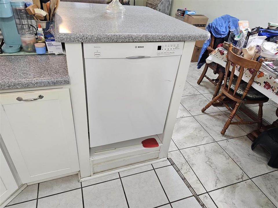 На продажу: $214,900 (2 спален, 2 ванн, 1419 Квадратных фут)