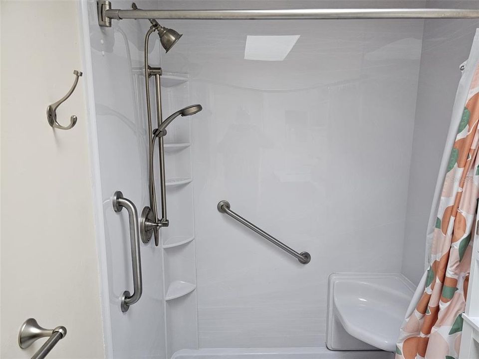 На продажу: $214,900 (2 спален, 2 ванн, 1419 Квадратных фут)