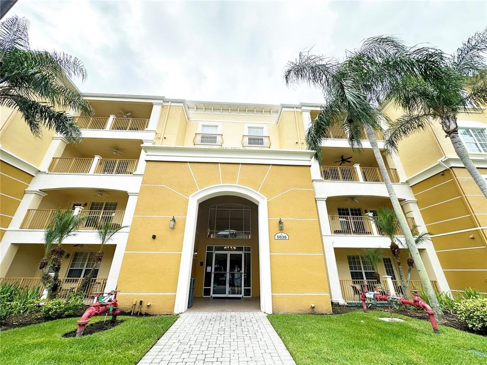 Active With Contract: $600,000 (3 beds, 2 baths, 2001 Square Feet)