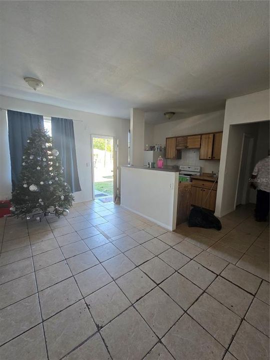 En Venta: $300,000 (6 camas, 0 baños, 1926 Pies cuadrados)