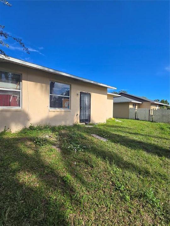 En Venta: $300,000 (6 camas, 0 baños, 1926 Pies cuadrados)