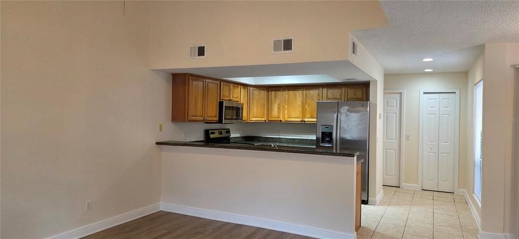 待售: $210,000 (2 贝兹, 2 浴室, 1247 平方英尺)