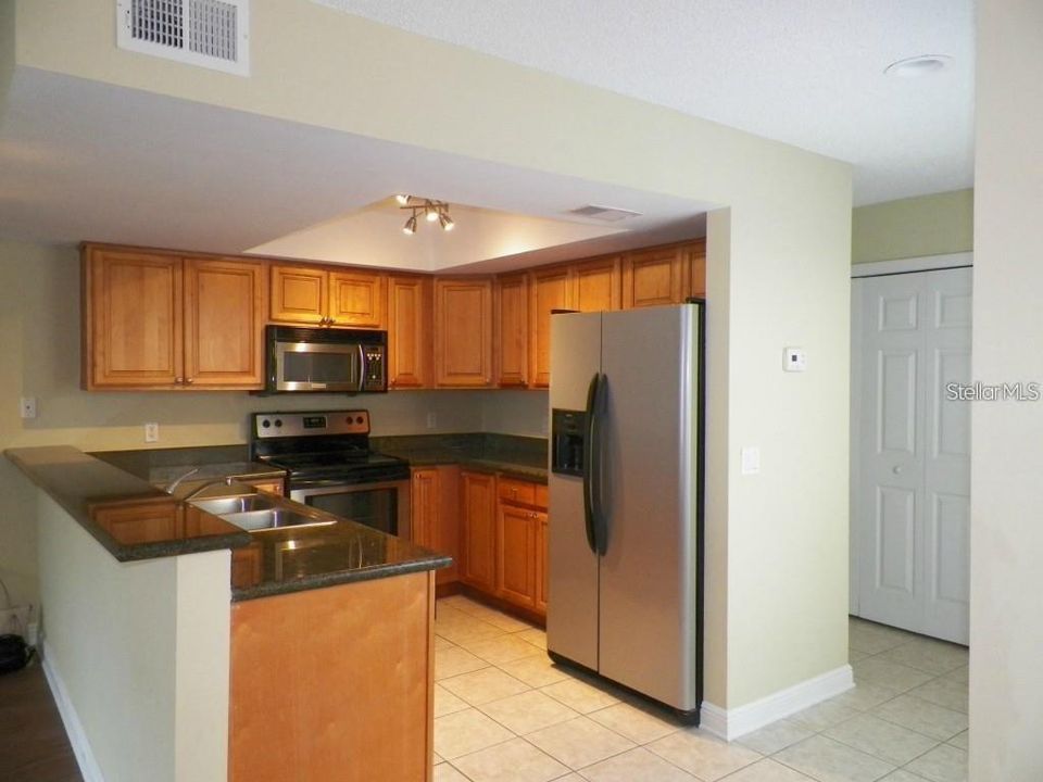 待售: $210,000 (2 贝兹, 2 浴室, 1247 平方英尺)