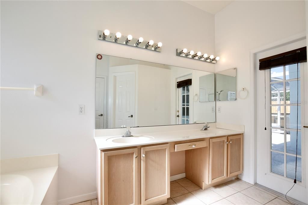 For Sale: $525,000 (3 beds, 2 baths, 1683 Square Feet)