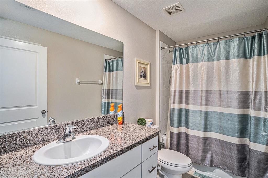 En Venta: $330,000 (4 camas, 2 baños, 1936 Pies cuadrados)