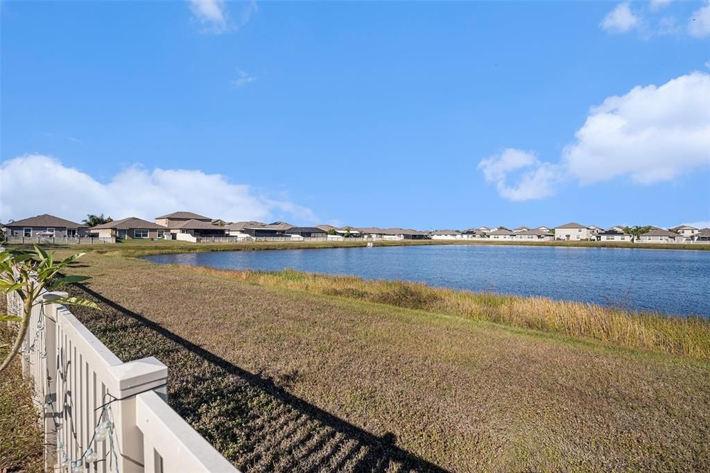 En Venta: $330,000 (4 camas, 2 baños, 1936 Pies cuadrados)