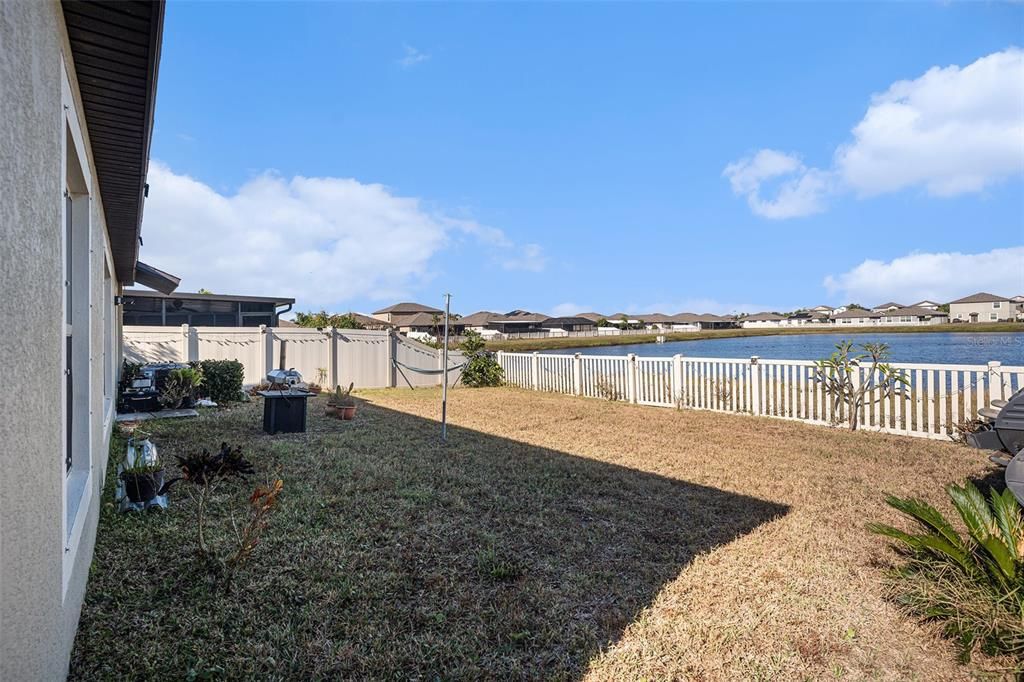 En Venta: $330,000 (4 camas, 2 baños, 1936 Pies cuadrados)