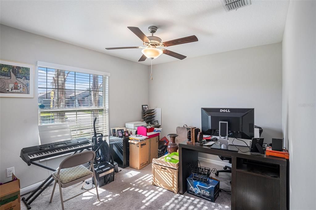 En Venta: $330,000 (4 camas, 2 baños, 1936 Pies cuadrados)