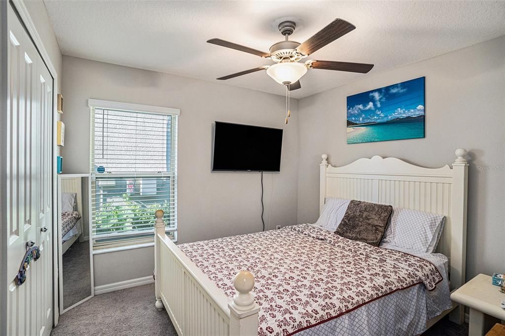 En Venta: $330,000 (4 camas, 2 baños, 1936 Pies cuadrados)