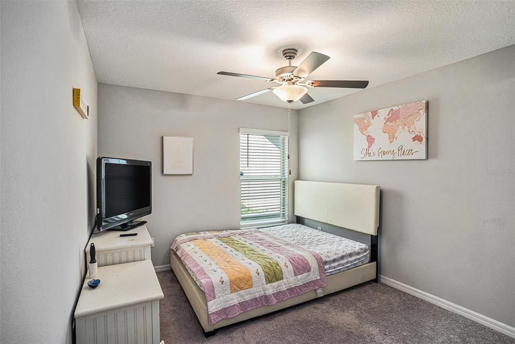 En Venta: $330,000 (4 camas, 2 baños, 1936 Pies cuadrados)