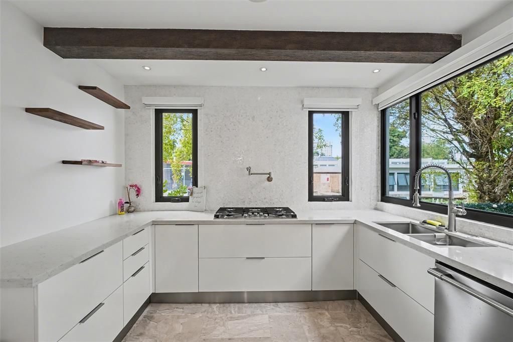 На продажу: $1,795,000 (6 спален, 5 ванн, 2845 Квадратных фут)