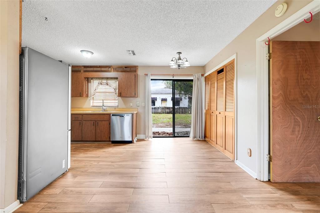 待售: $337,000 (3 贝兹, 2 浴室, 1203 平方英尺)