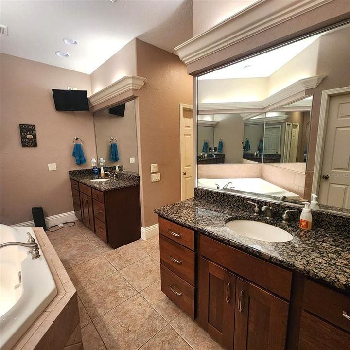 На продажу: $590,000 (4 спален, 3 ванн, 2675 Квадратных фут)