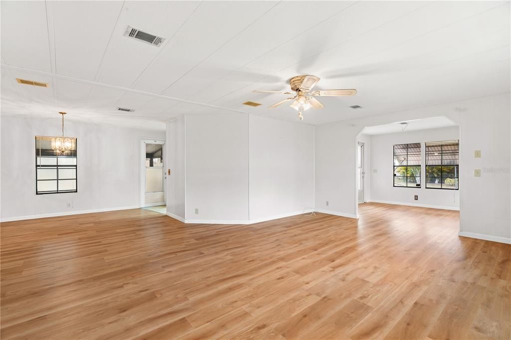 For Sale: $110,000 (2 beds, 2 baths, 1280 Square Feet)